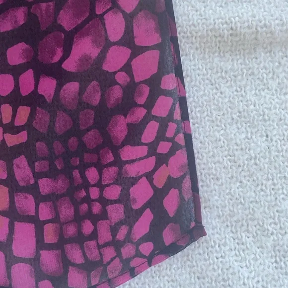 Elegant Pink and Black Chiffon Scarf - Picture 5 of 9